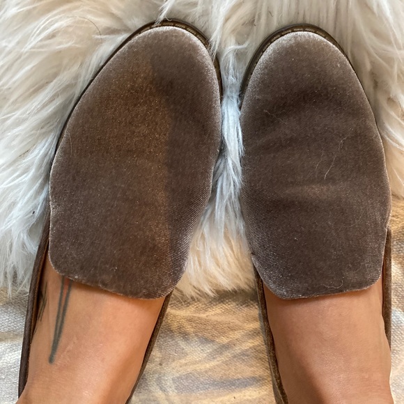 American eagle suede flats size 6 taupe VEGAN - Picture 2 of 4